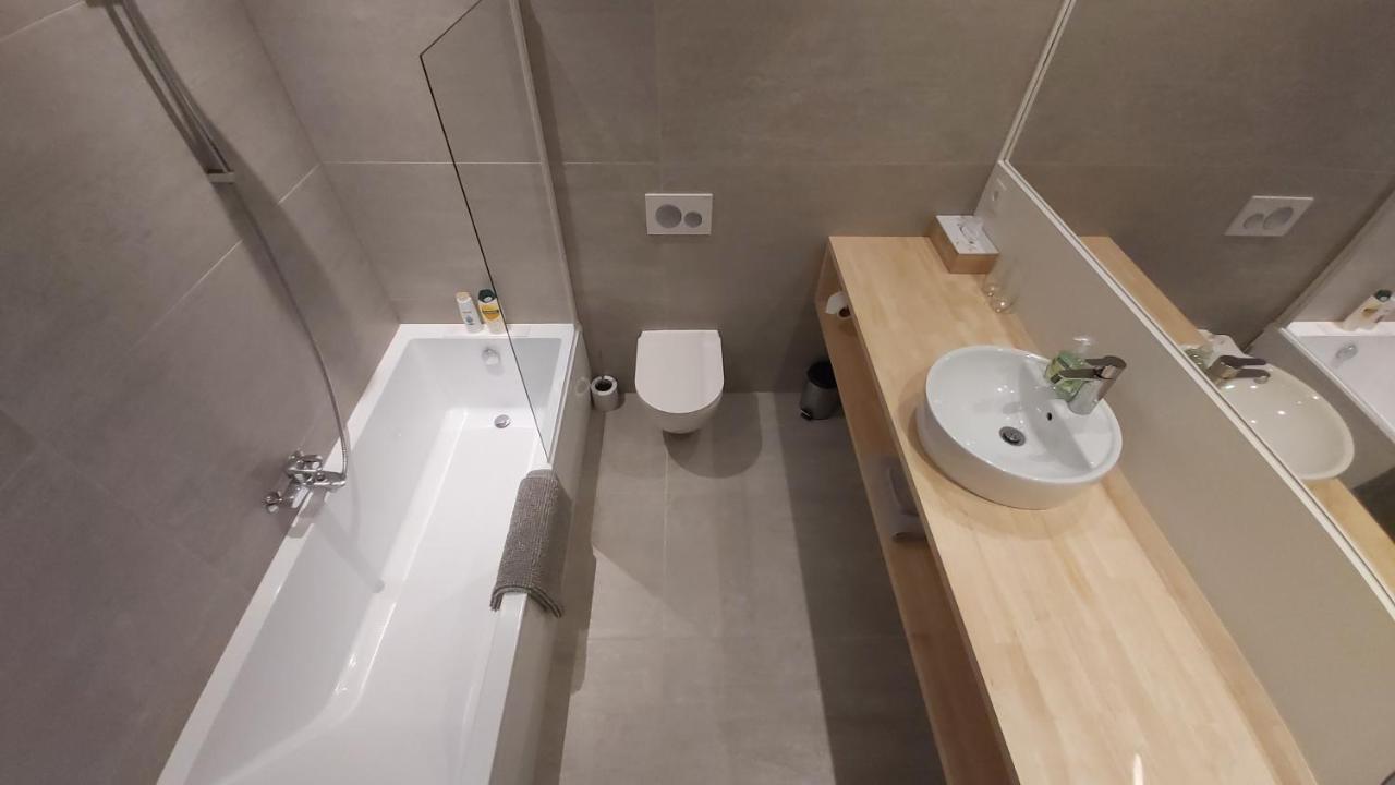 Prive Gastenverblijf In Brugge Fietsen En Garage Inclusief Luaran gambar